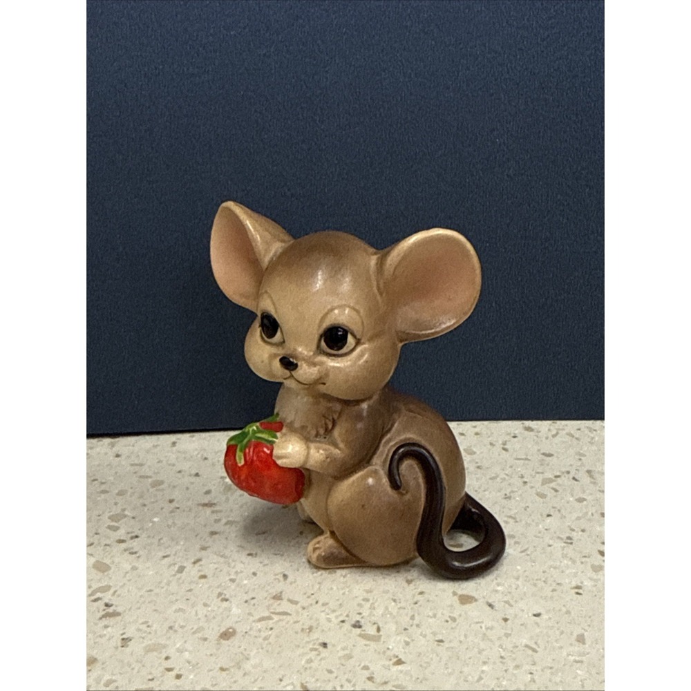 Vtg 1979 Lefton - Mouse Holding A Strawberry - Mini Figurine